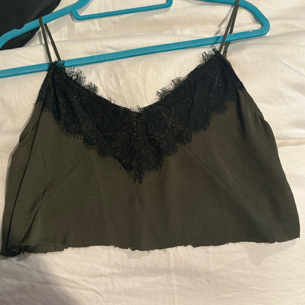 CROPPED EXPRESS CAMISOLE LACE